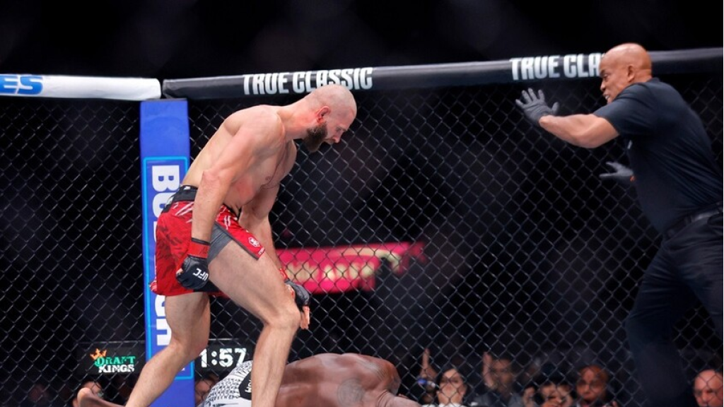 شاهد.. المقاتل التشيكي 