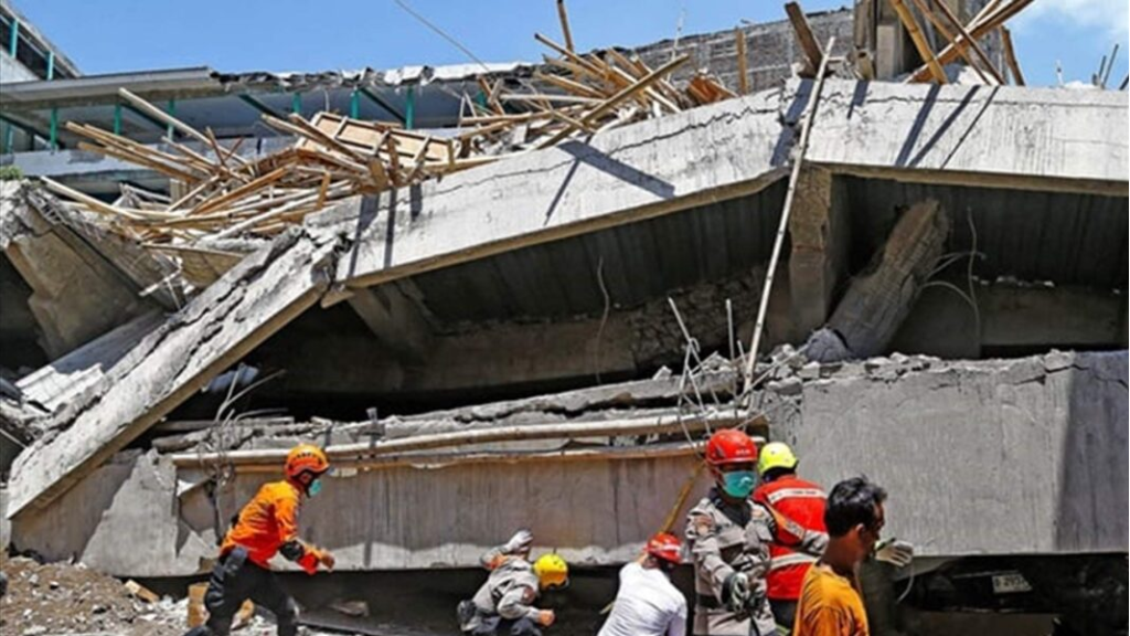 67 قتيلاً حصيلة انهيار المدرسة في إندونيسيا مع انتهاء عمليات البحث