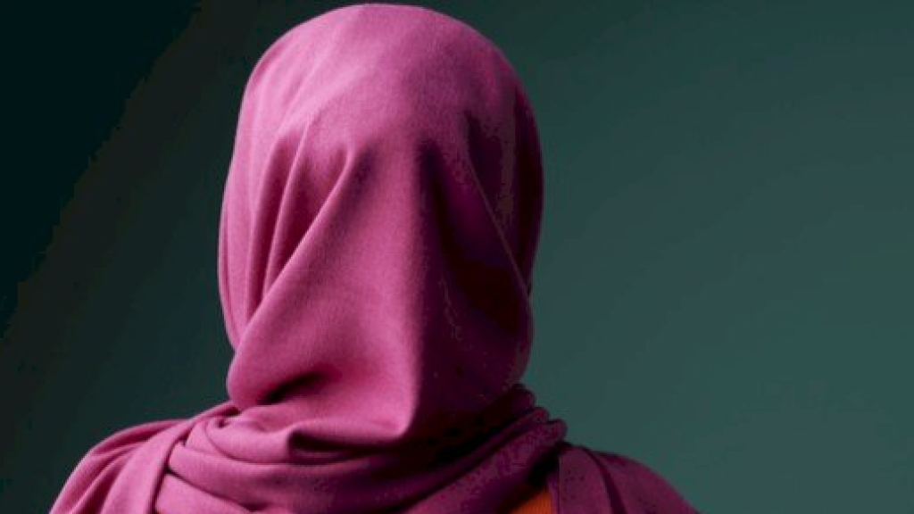 فاجأت جمهورها... إعلامية لبنانية تخلع حجابها (صورة)