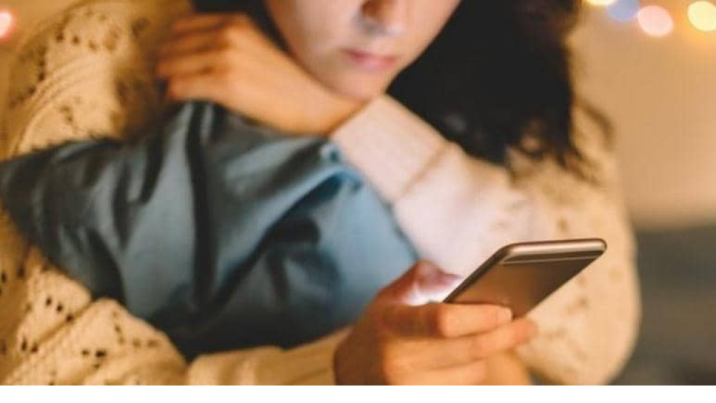 ابتزّ فتيات عبر 