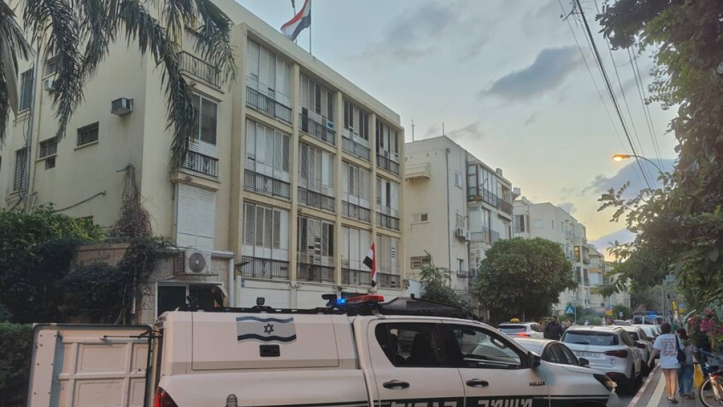 إطلاق نار على سيارة قرب السفارة المصرية في “تل أبيب”