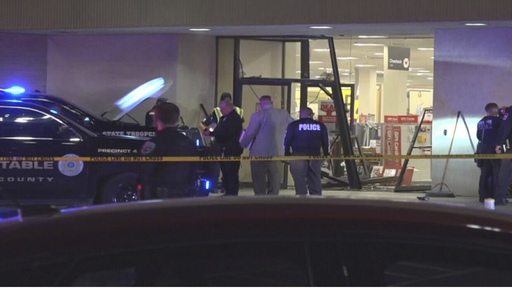 بعبوة ناسفة.. إستهداف سيارة الصحافي سيغفريدو رانوتشي