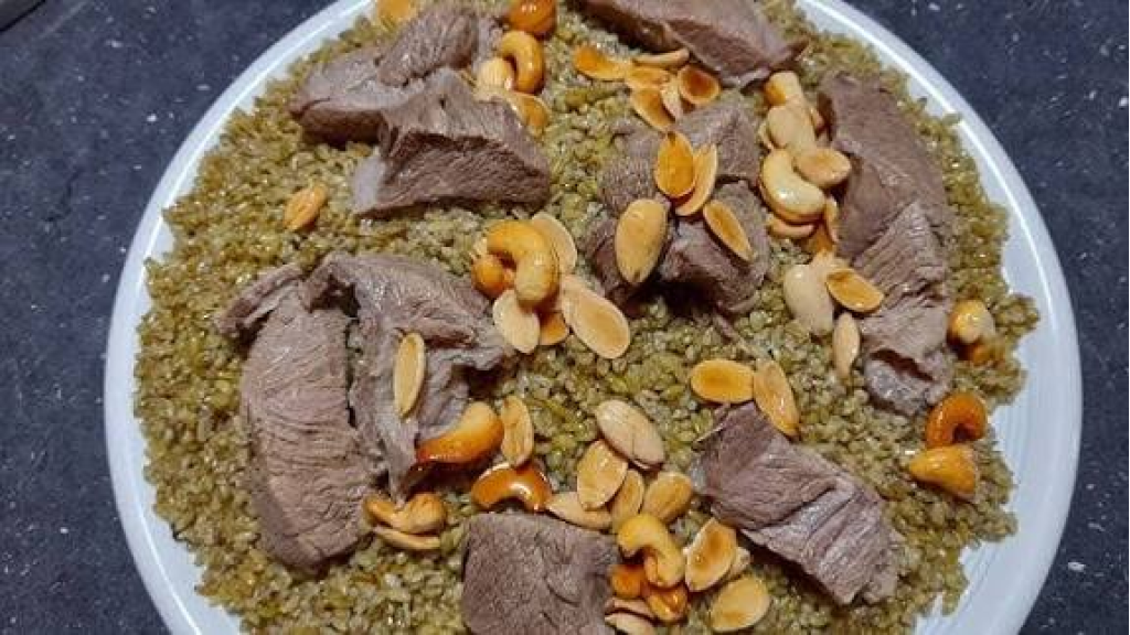 الفريكة باللحم – عبق المطبخ الشرقي في طبق واحد