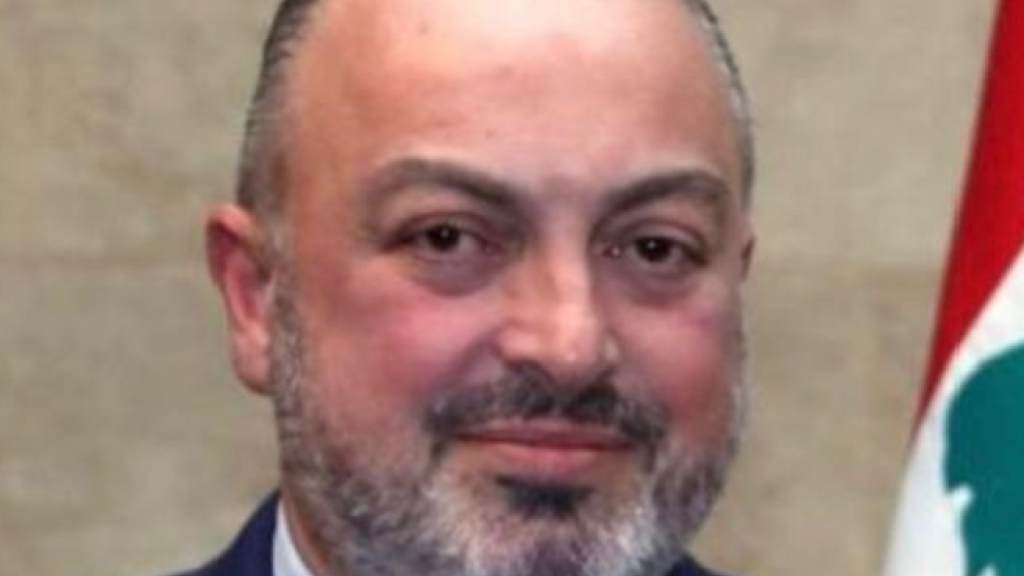 زياد حبيش تعليقا على كفالة القذافي: يستخدم سؤالاً استفهاميًا استنكاريًا لجذب الانتباه ويضع القارئ في صلب المعضلة الأخلاقية.