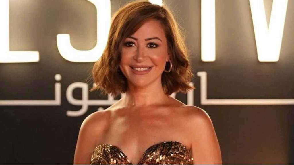 منة شلبي تودع العزوبية وتعلن ارتباطها رسميًا