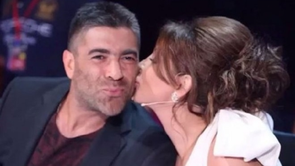 فيديو ينتشر.. إليسا تقبل وائل كفوري: “حياة قلبي”