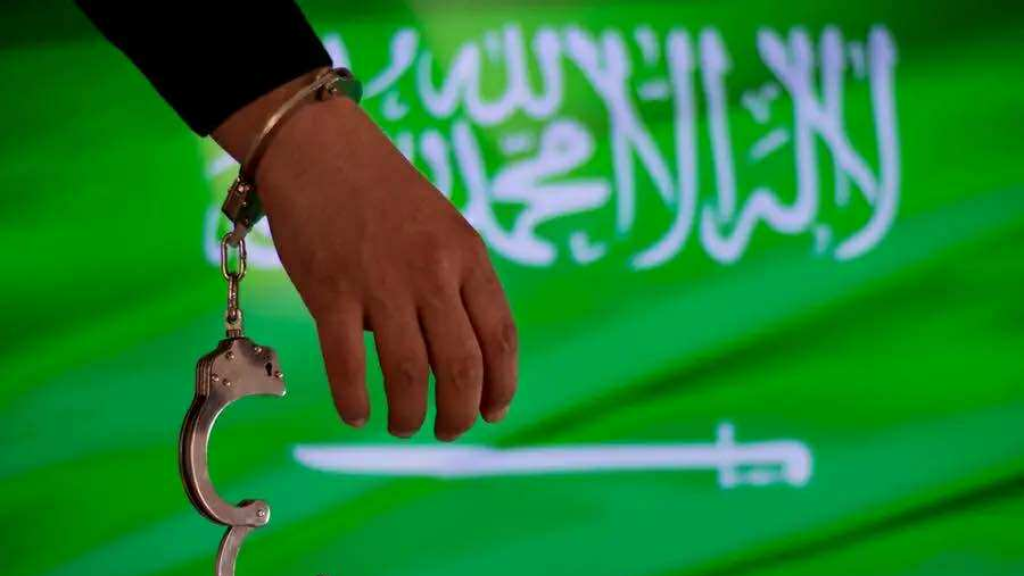الهروب الكبير… رجل الصفقات صلاح فستق يتبخّر من بيروت!