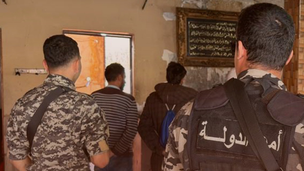 أمن الدولة يداهم مسلخًا مخالفاً في دبعال ويختمه بالشمع الأحمر