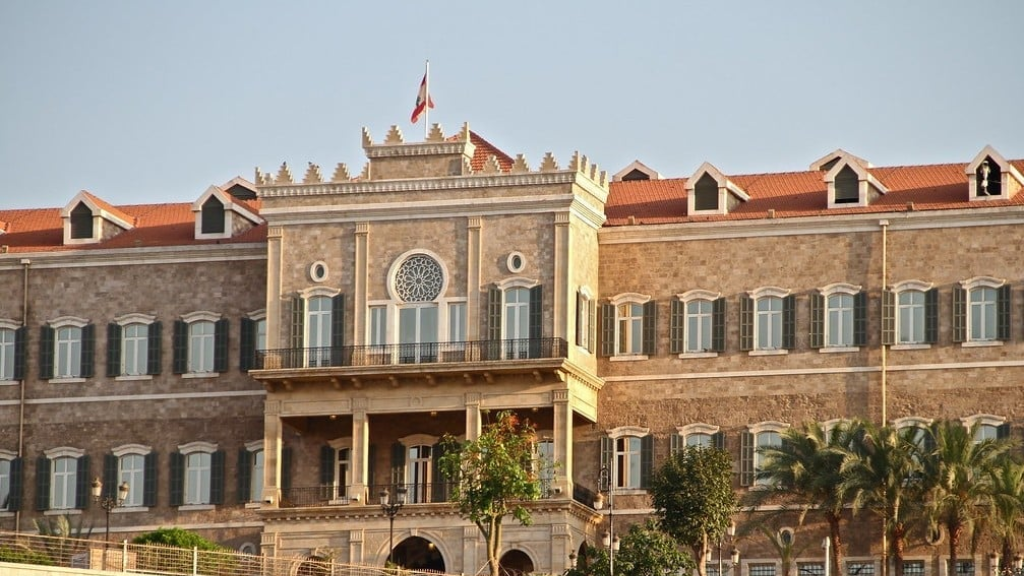 بعد تجاهل مطالبهم... هجومٌ على الوزير وتهديدٌ بالتصعيد ومقاطعة استحقاقٍ 