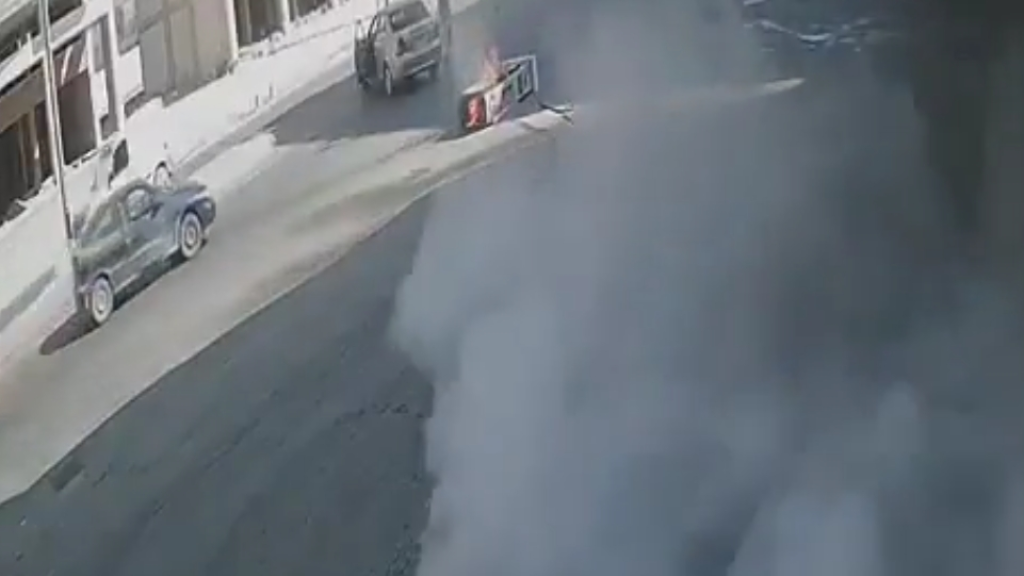 سيدة كادت أن تتسبب بكارثة في عنجر (فيديو)