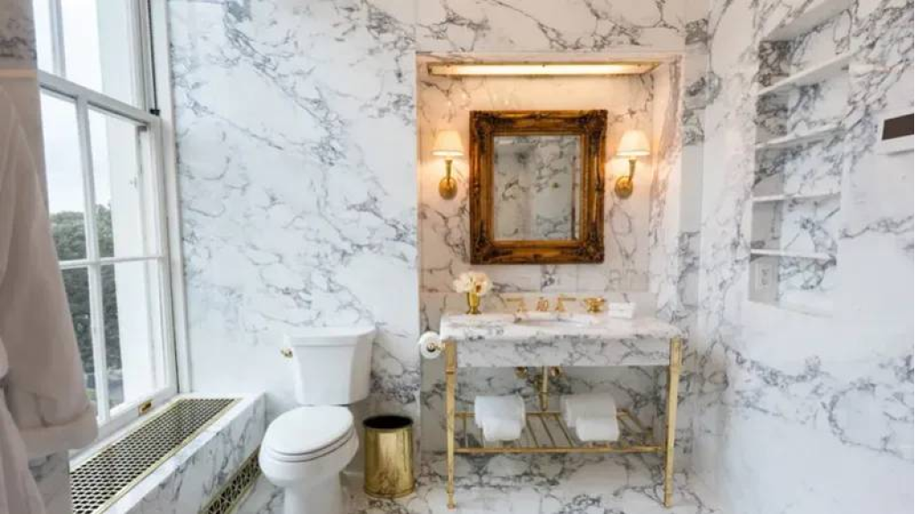 البيت الأبيض على طراز ترامب... رخام وذهب في غرفة 