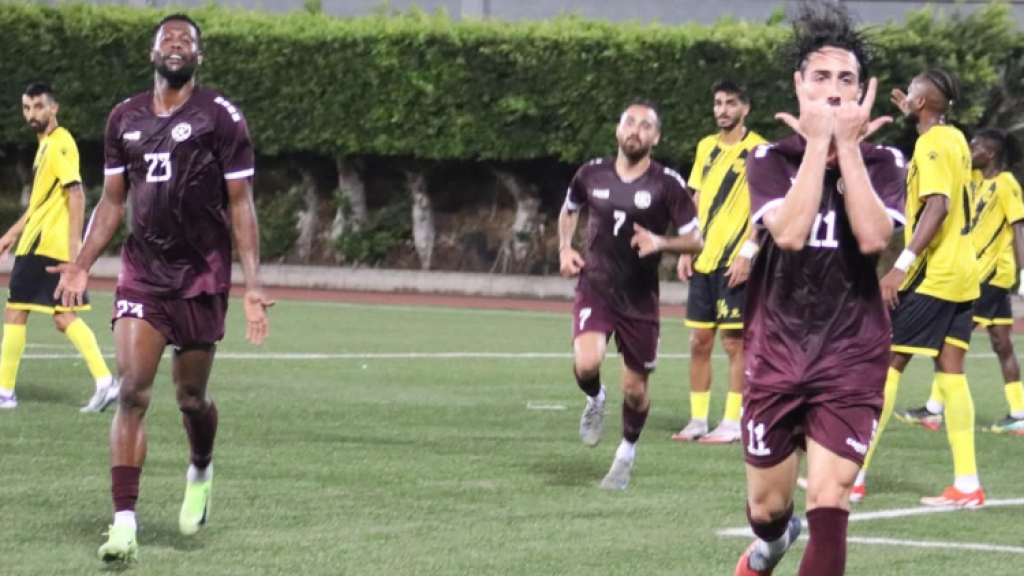 رباعية نظيفة للنجمة في مرمى العهد انفرد بها بصدارة الدوري