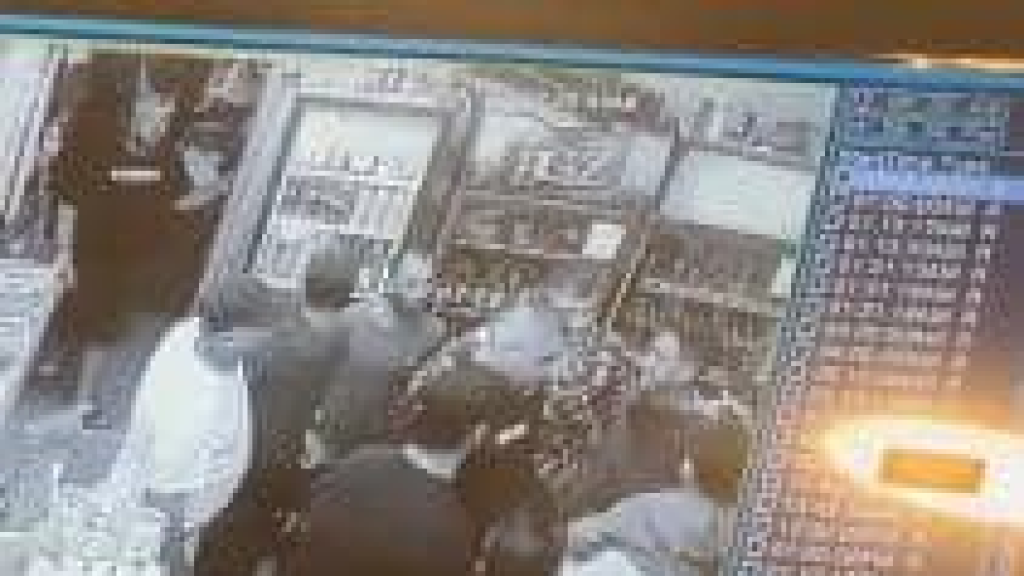 لحظات مرعبة بعد جريمة الناعمة... بالفيديو: 