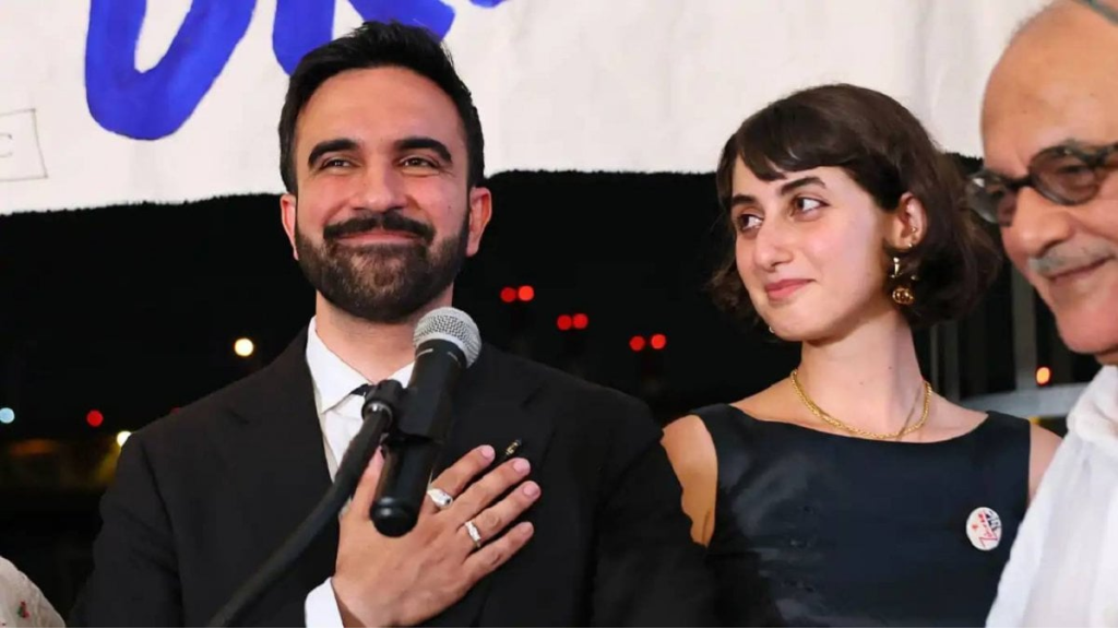 زوج فنانة سورية يتحدّى ترامب... من هو زهران ممداني الذي قلب معادلة نيويورك؟