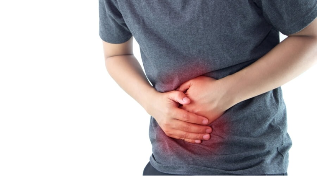 اعراض لا يجب تجاهلها اذا كنت تعاني من الانتفاخ والتجشوء