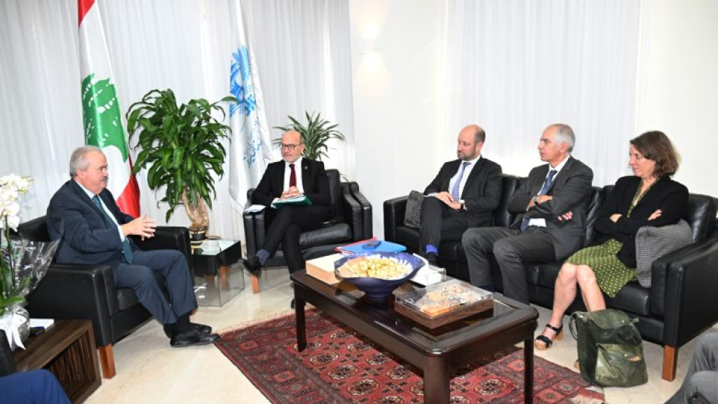 جابر يعرض المشاريع المشتركة مع وفد الوكالة الفرنسية للتنمية