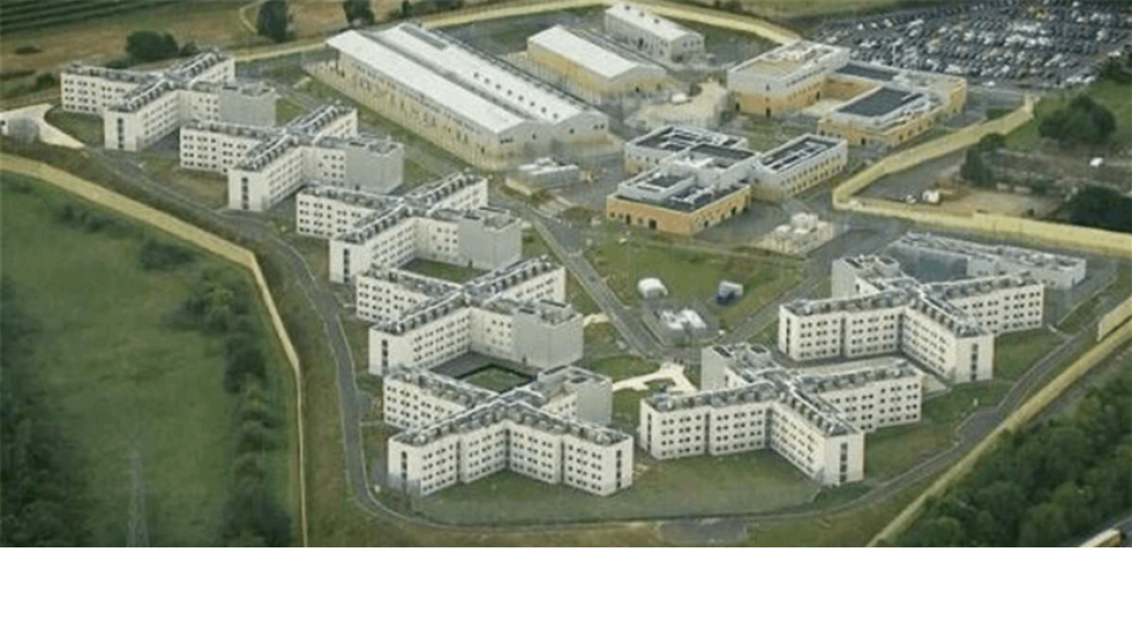 عبر طائرات مسيّرة.. عملية إدخال مخدرات إلى سجن!