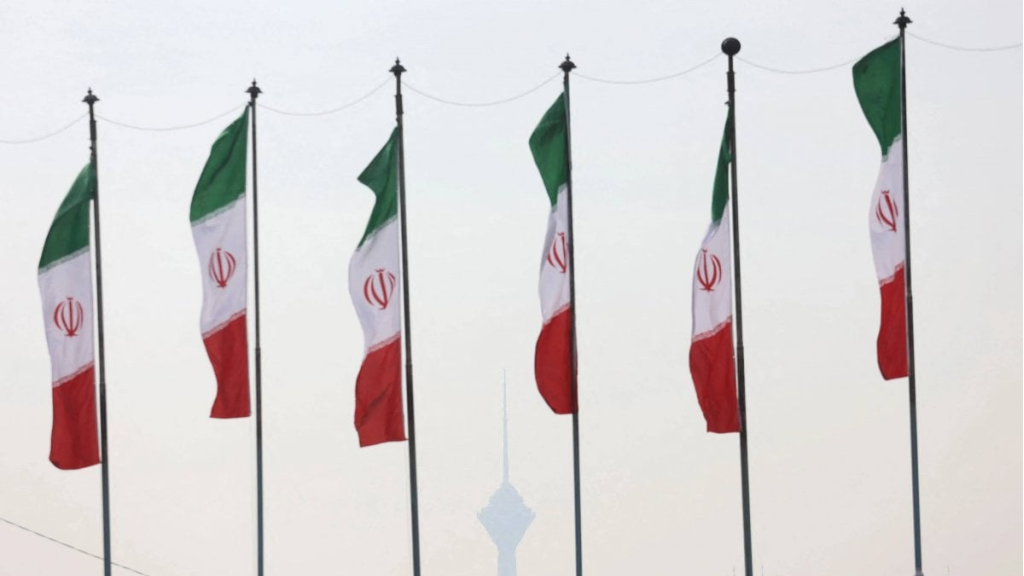 طهران تحسم الجدل: لا مفاوضات حالياً مع واشنطن