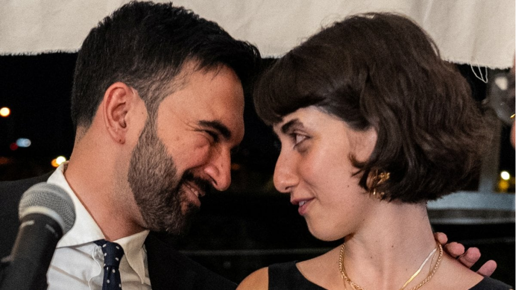 فنانة سورية على عتبة لقب سيدة نيويورك الأولى... من هي راما دواجي زوجة ممداني؟