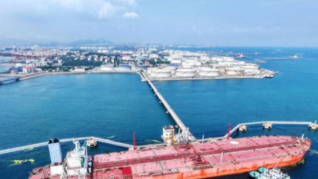 الغرب في ذهول.. الصين تكدس النفط وتستعد لشيئ ما؟