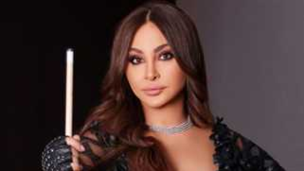 لم تتمالك دموعها على المسرح.. إليسا بكت في دبي شاهدوا ماذا حصل معها (فيديو)