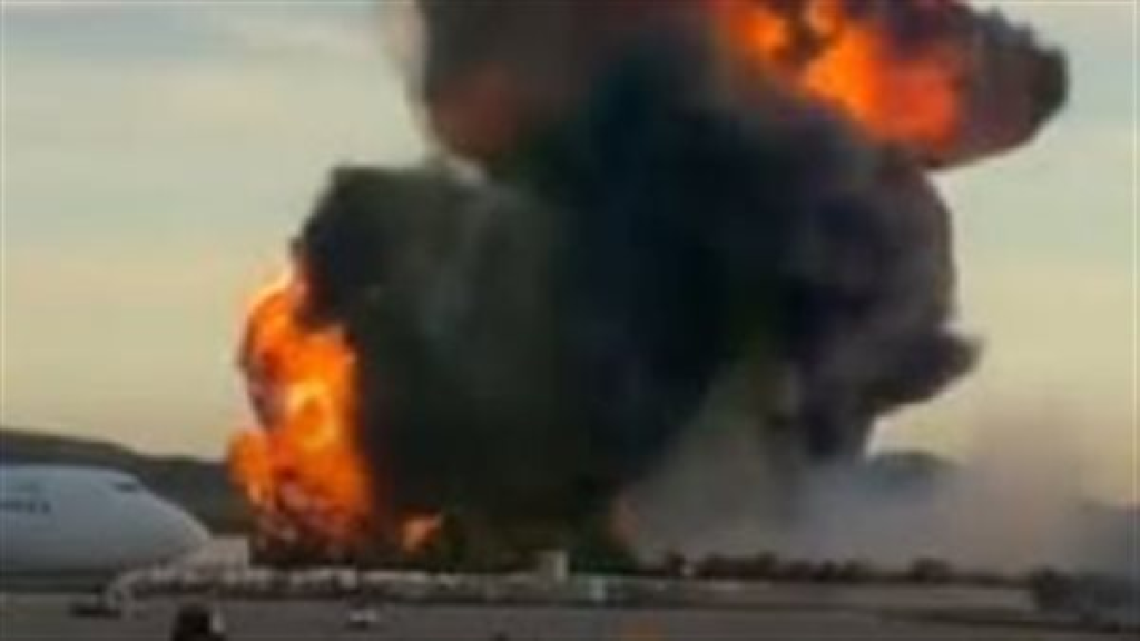 بالفيديو ..حاكم ولاية كنتاكي الأمريكية: مصرع 3 أشخاص وإصابة 11 آخرين إثر تحطم طائرة الشحن بمطار لويسفيل