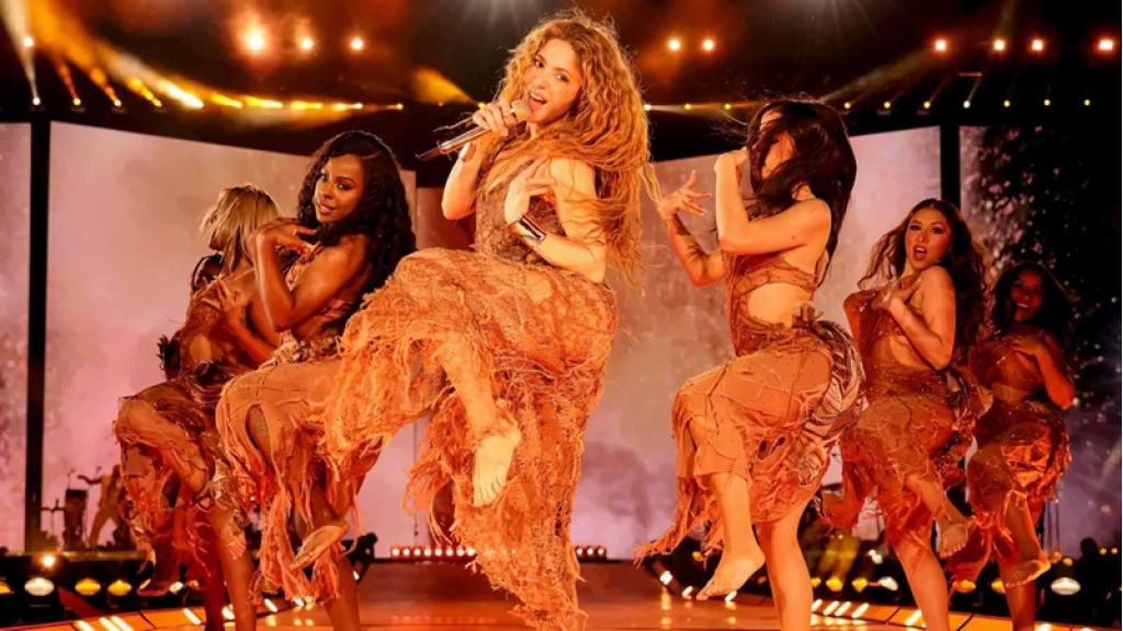 شاكيرا تحصد لقب “أيقونة الجولات العالمية”