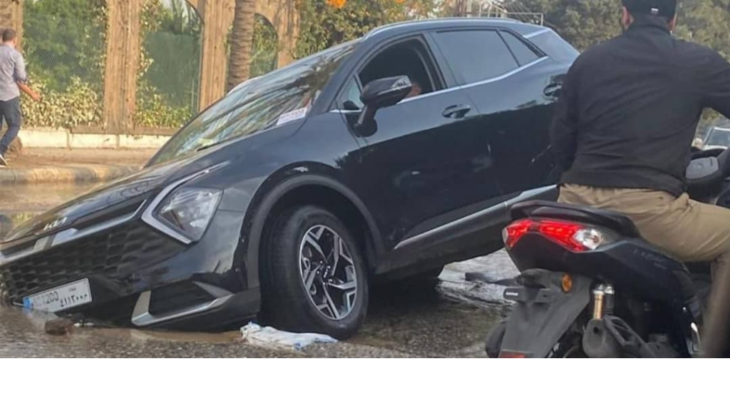 بالفيديو- كارثة مرورية: إنهيار جزئي للطريق في خلدة!