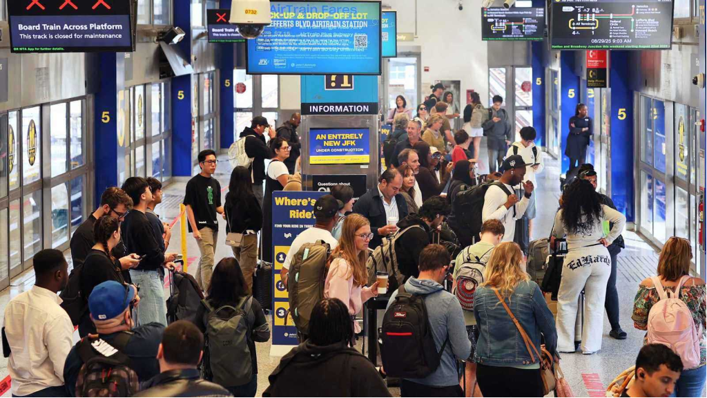 فوضى الإغلاق الحكومي تهدد 40 مطارًا أمريكيًا