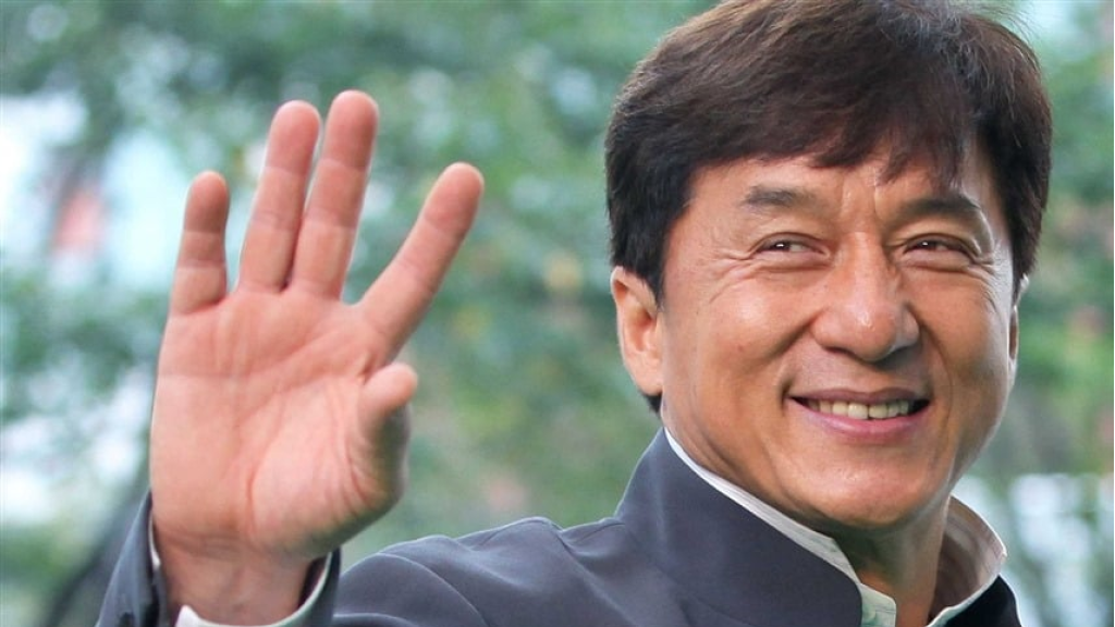 وفاة جاكي شان إثر أزمة قلبية مفاجئة!... شائعة تصدرت الترند وأثارت قلق الجمهور