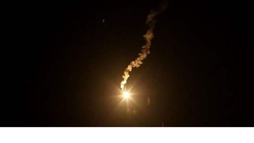 قنابل مضيئة مقابل الناقورة