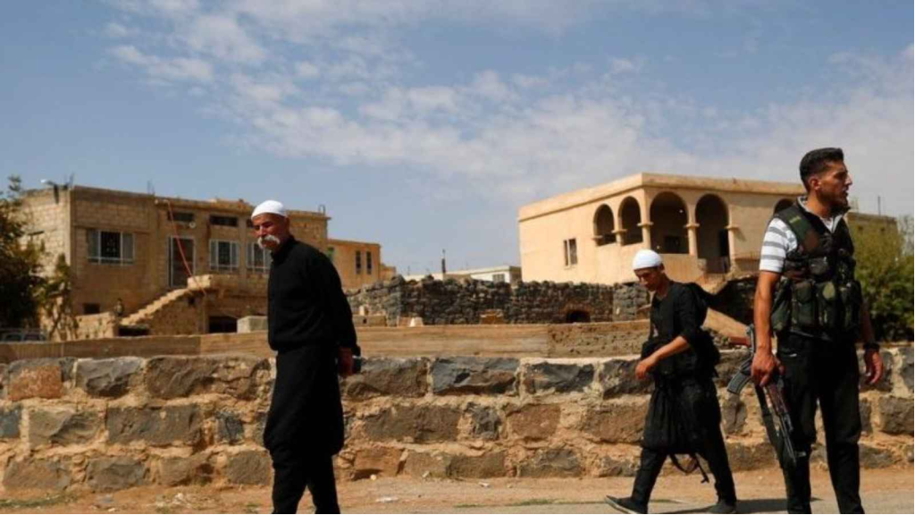 قيادي درزي يقول إن عودة البدو إلى السويداء حالياً أمر مرفوض تماماً