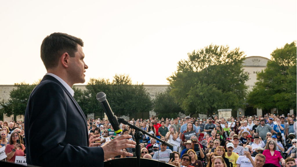 الكشف عن فضيحة.. مرشح 