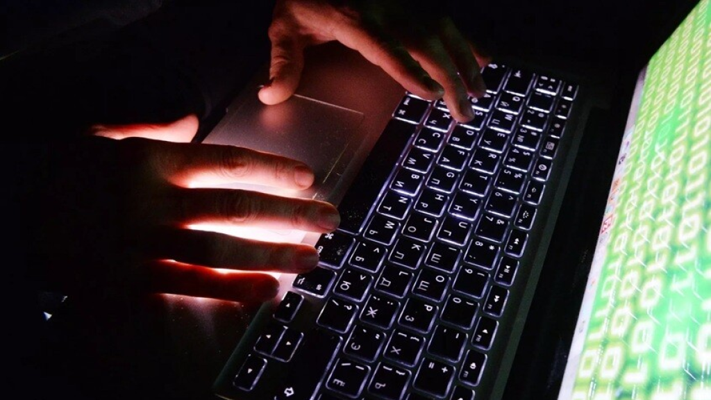 رسالة من أول فيروس: 