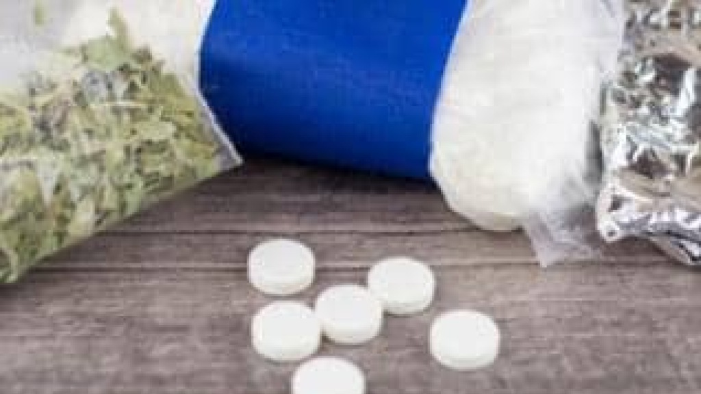 مروج مخدرات في قبضة الأمن