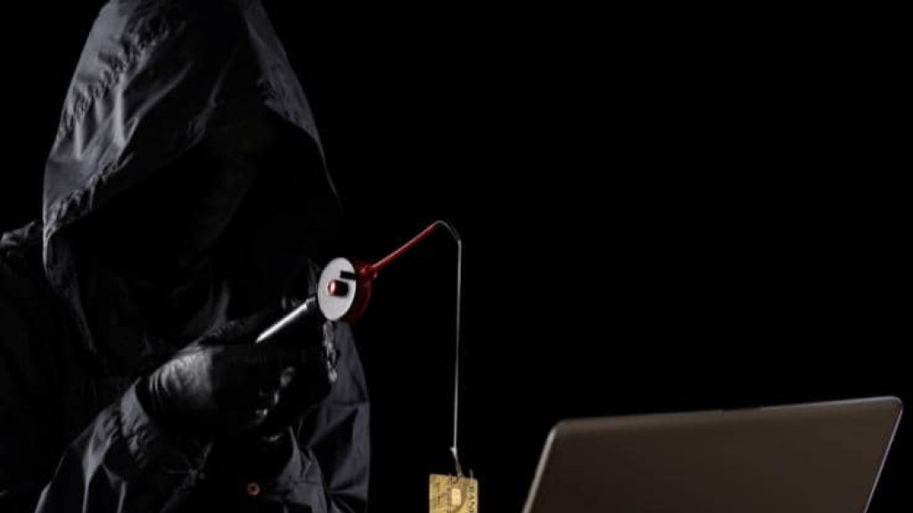 الفخ النفسي للاحتيال الإلكتروني: كيف يدفع الطمع والخوف من ضياع العروض لاصطياد الضحايا؟