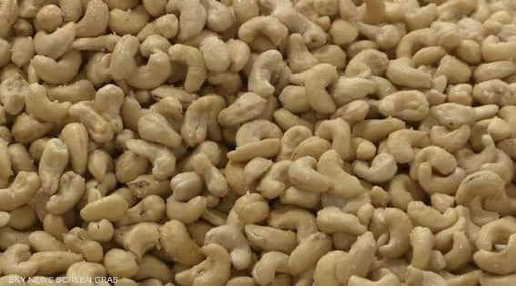 المكسرات النيئة أم المحمصة.. أيهما الأفضل لصحتك؟