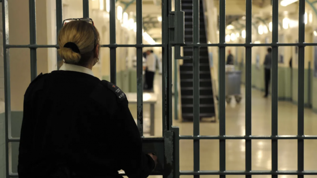 بالخطأ... إطلاق سراح 91 سجينًا يثير السخرية في بريطانيا