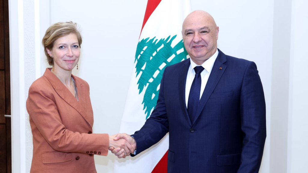 عون لمستشارة ماكرون: التفاوض كفيل بإعادة الاستقرار إلى لبنان