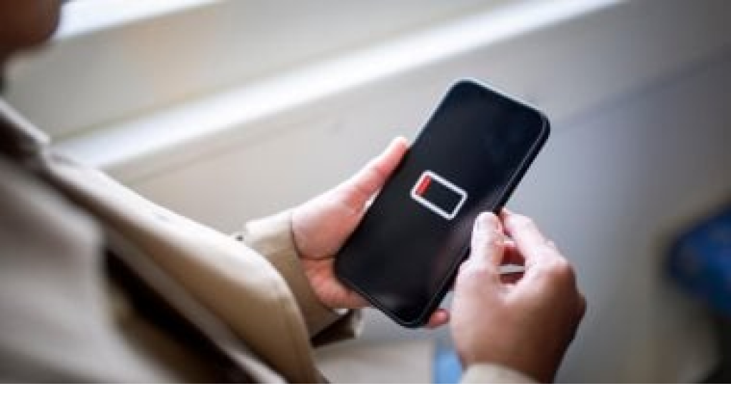 مخاطر الشحن في الأماكن العامة تهدد أمان الهواتف الذكية