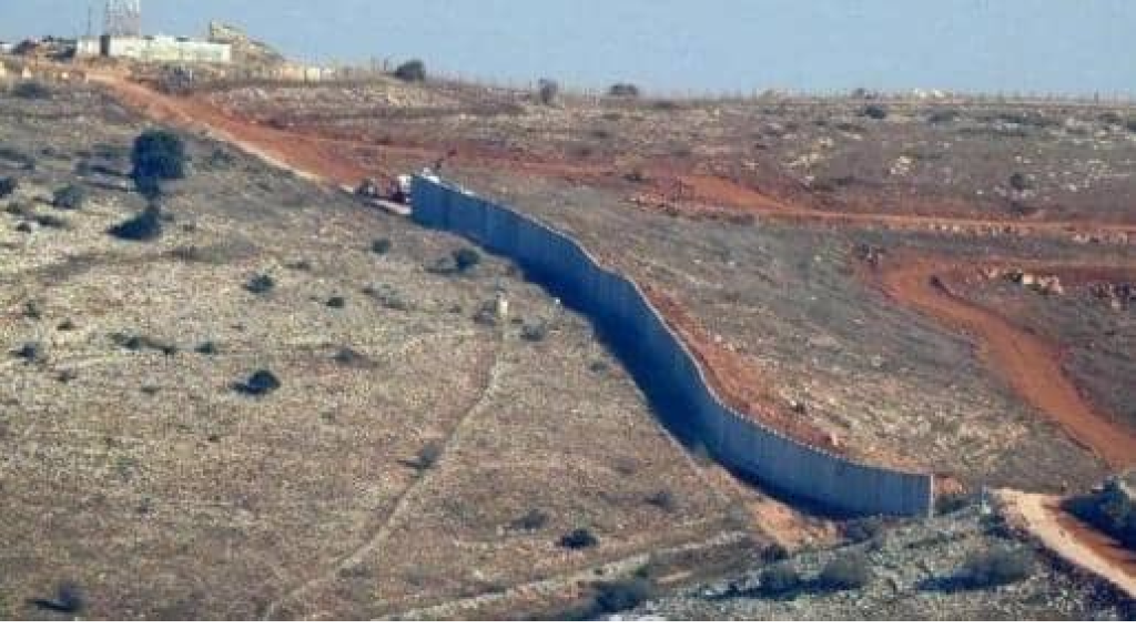 الجدار الإسرائيلي  تجاوز الخط الأزرق..