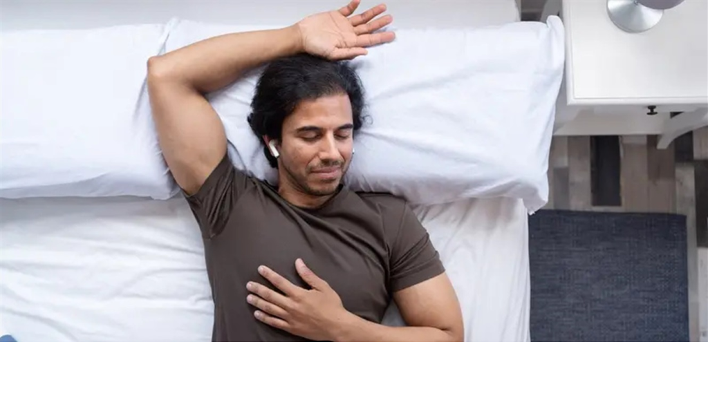 تحذير.. النوم بسماعات الأذن قد يؤدي إلى الخرف