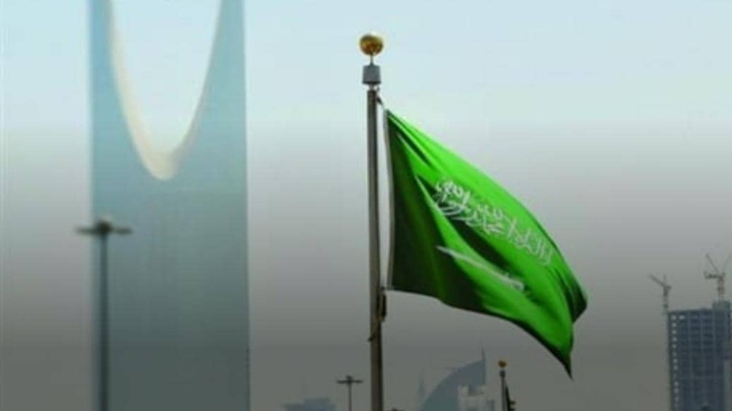 وفد سعودي في بيروت... هل يُرفَع الحظر التجاري؟