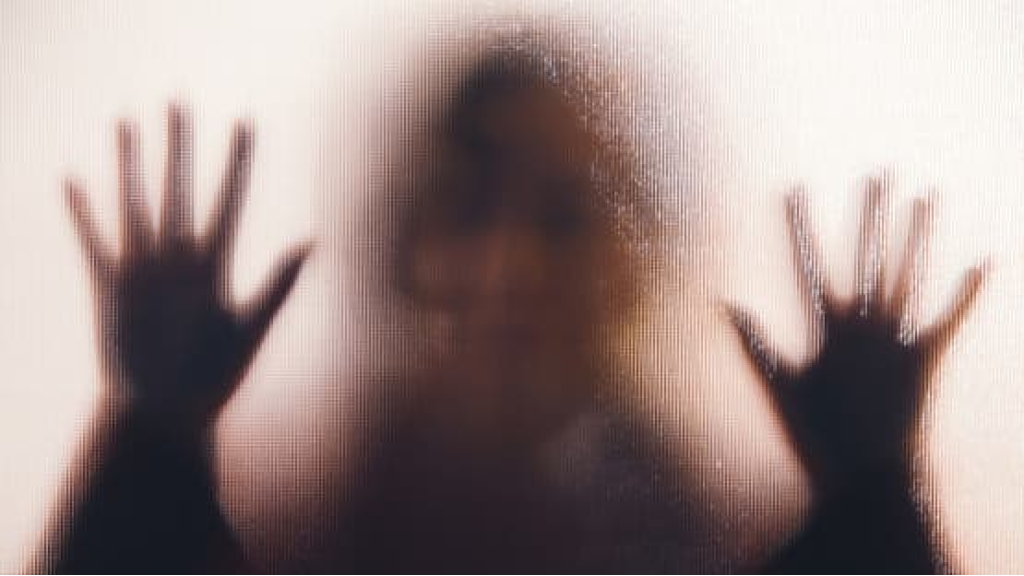 يتحرش بأبنائه منذ الطفولة… ماذا حلّ به؟