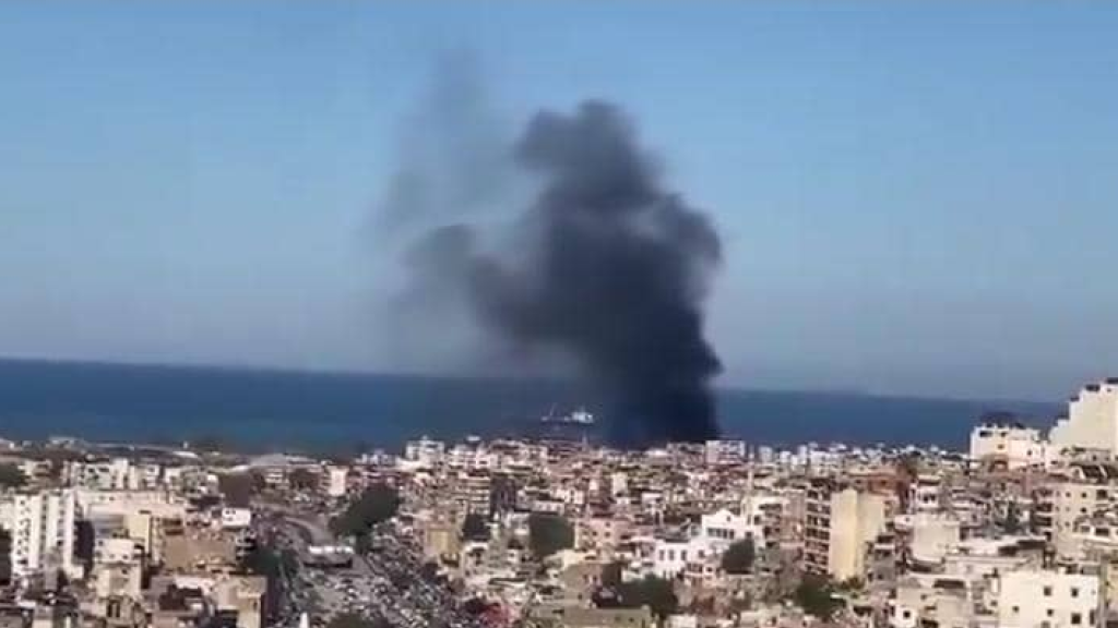 دخان أسود في سماء طرابلس..