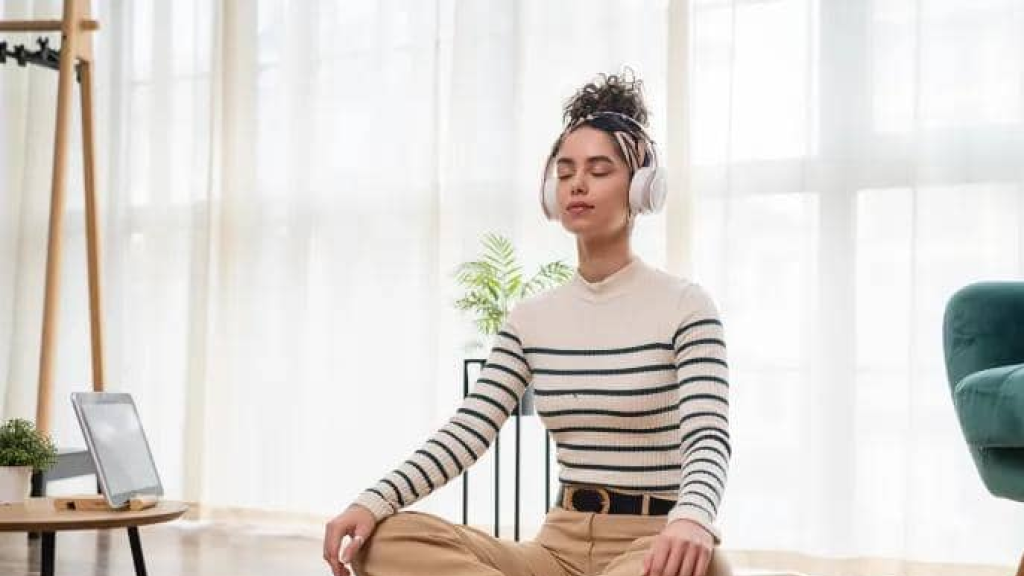 لماذا لا ينبغي لبعض الأشخاص الجلوس بوضعية التربيع؟