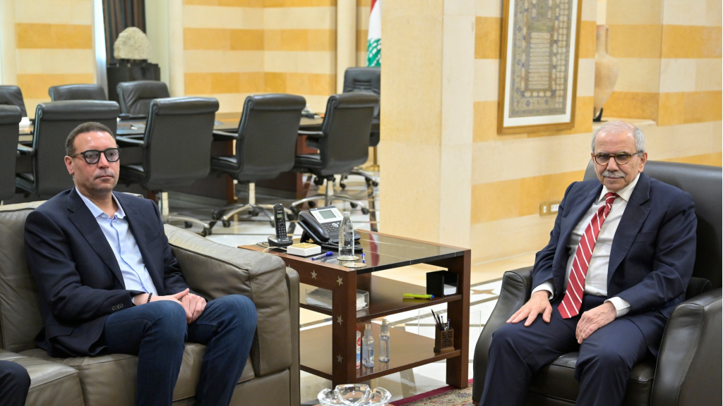 رئيس  الحكومة يستقبل في السرايا هنيبعل القذافي