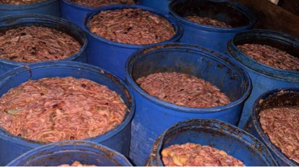 محمّلة بمخلّفات دجاج.. قوى الأمن توقف ثلاث شاحنات