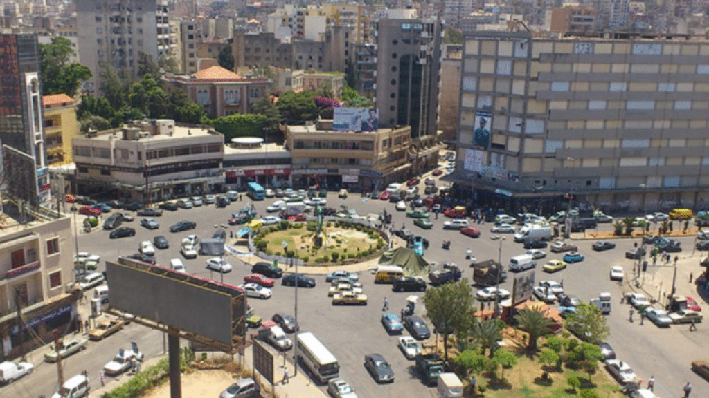 انتفاضة على منافسة “غير شريفة”… وتهديد بقطع طريق دولي 