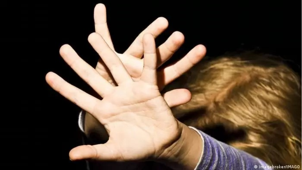 لفظت أنفاسها بين يديه.. طفل مصري يرتكب جريمة بشعة بحق شقيقته ذات الـ4 سنوات